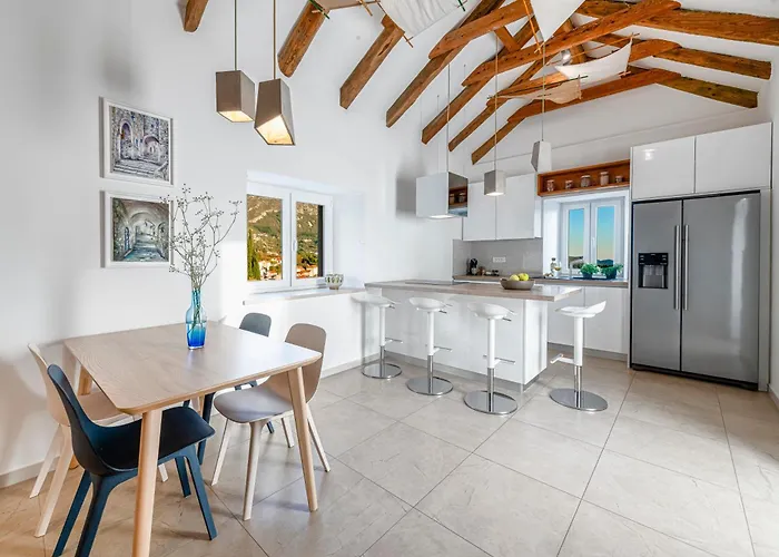 Castellum Canalis Villa *