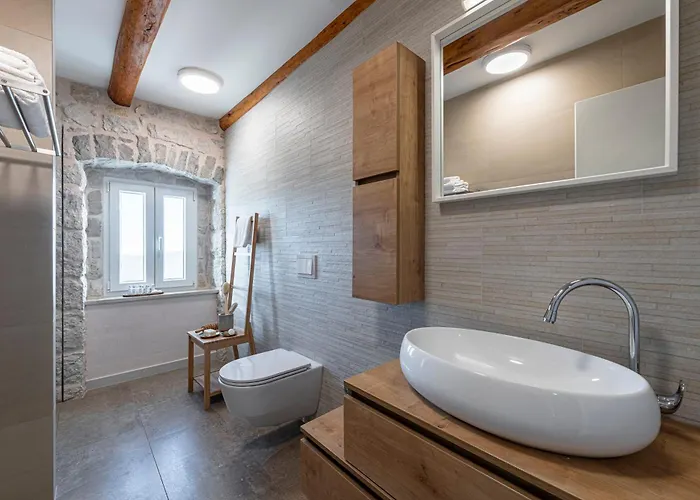 Castellum Canalis Villa