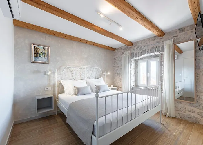 Castellum Canalis Villa *