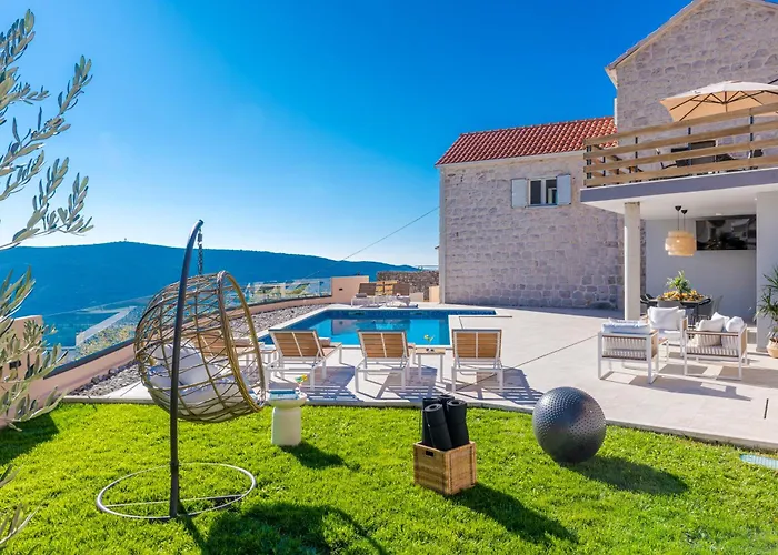 Castellum Canalis Villa *